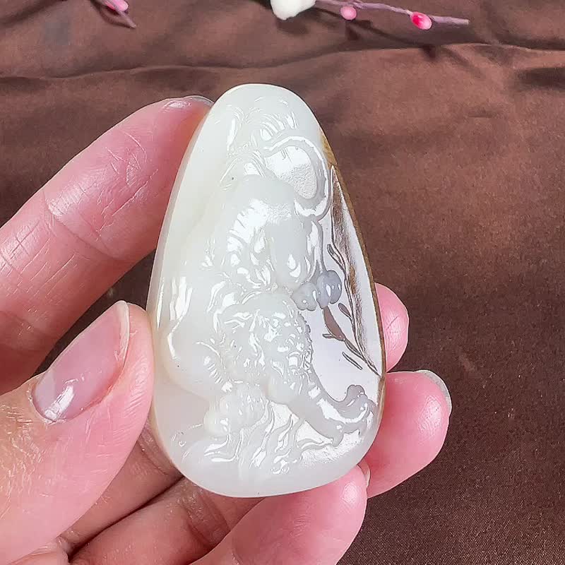 秒杀价 天然新疆和田玉且末糖羊脂玉老虎下山虎吊坠玉质细腻 - 吊饰 - 玉石 