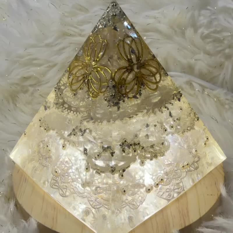 7.6x7.6x8.5cm(桌边守护款)纯净之能-安哥拉白水晶奥刚能量金字塔 - 摆饰 - 水晶 透明