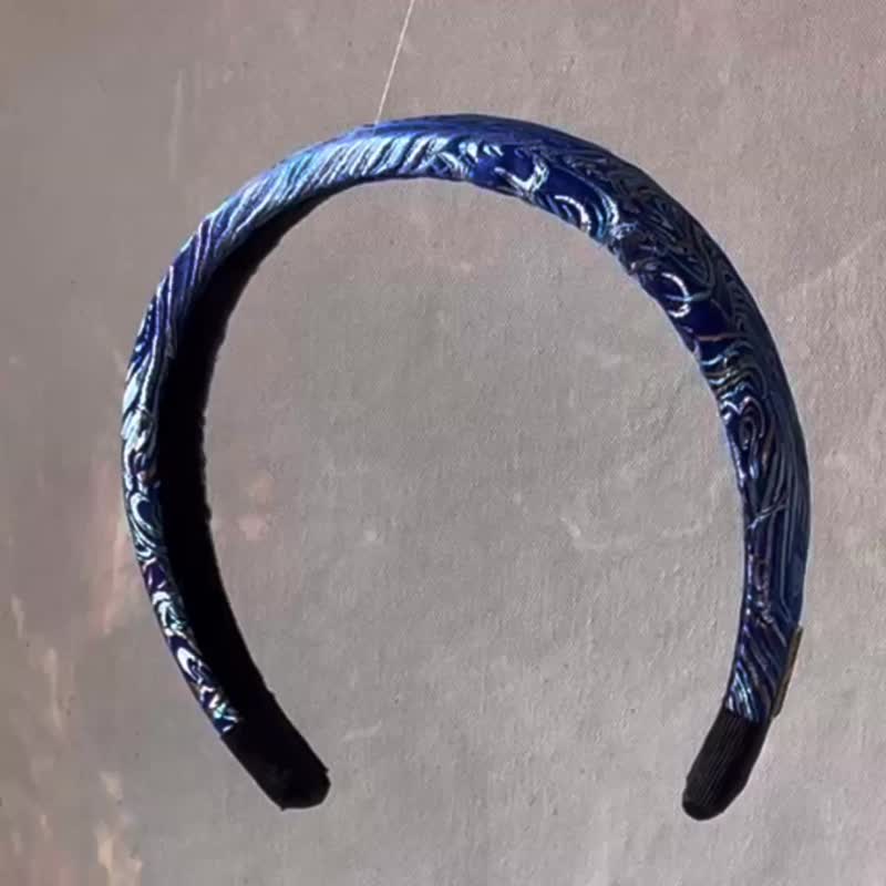 立体发箍 孔雀锦纹 织锦缎 台湾手作 舒适不宽发丝 - 发带/发箍 - 绣线 