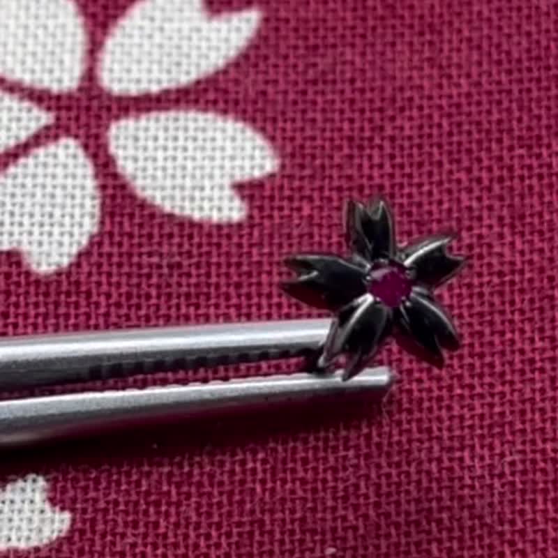 黑色樱花 银质 925 耳环 红宝石 日本制造 - 耳环/耳夹 - 纯银 黑色