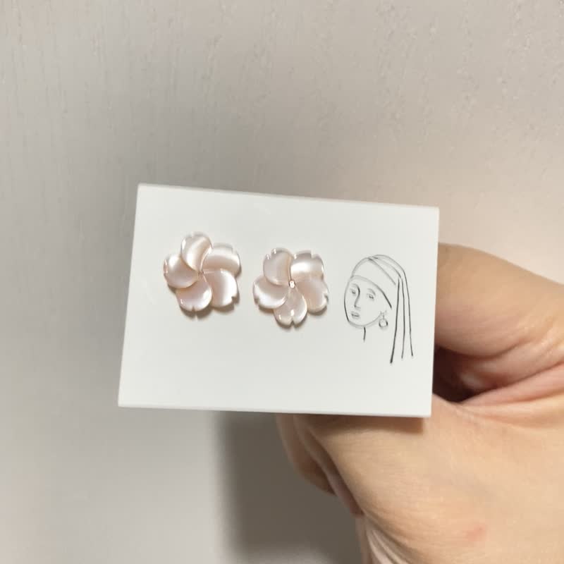 【Pinkoi 独家发售】旋旋 天然粉贝壳贝母 全925纯银耳针/耳夹 - 耳环/耳夹 - 纯银 粉红色