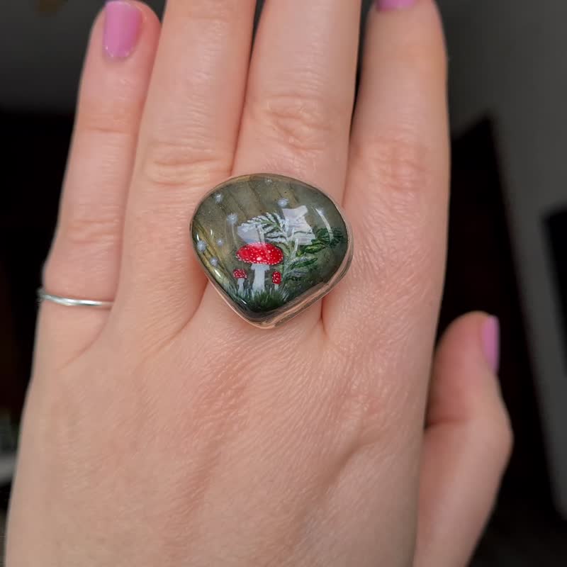 Labradorite ring Stone painting fly agaric Aaa large labradorite ring 飛木耳環 - 戒指 - 宝石 绿色