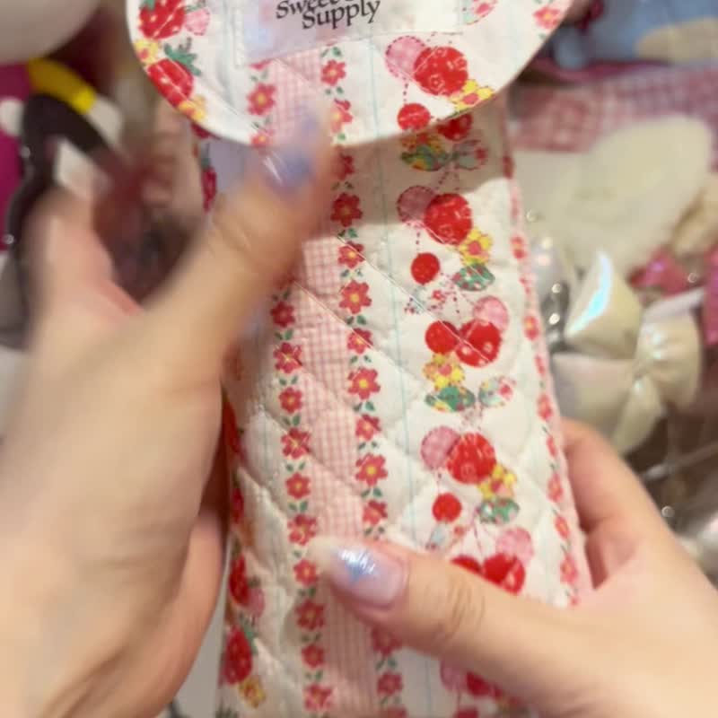 Sweetstore Supply 原创可爱甜美清新草莓花收纳魔术贴粘贴笔袋 - 铅笔盒/笔袋 - 棉．麻 红色