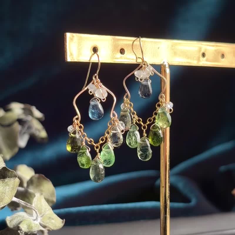 落叶吊灯耳环 14KGF 碧玺 苔藓蓝晶石 / 独一无二 / 耳夹 - 耳环/耳夹 - 宝石 绿色