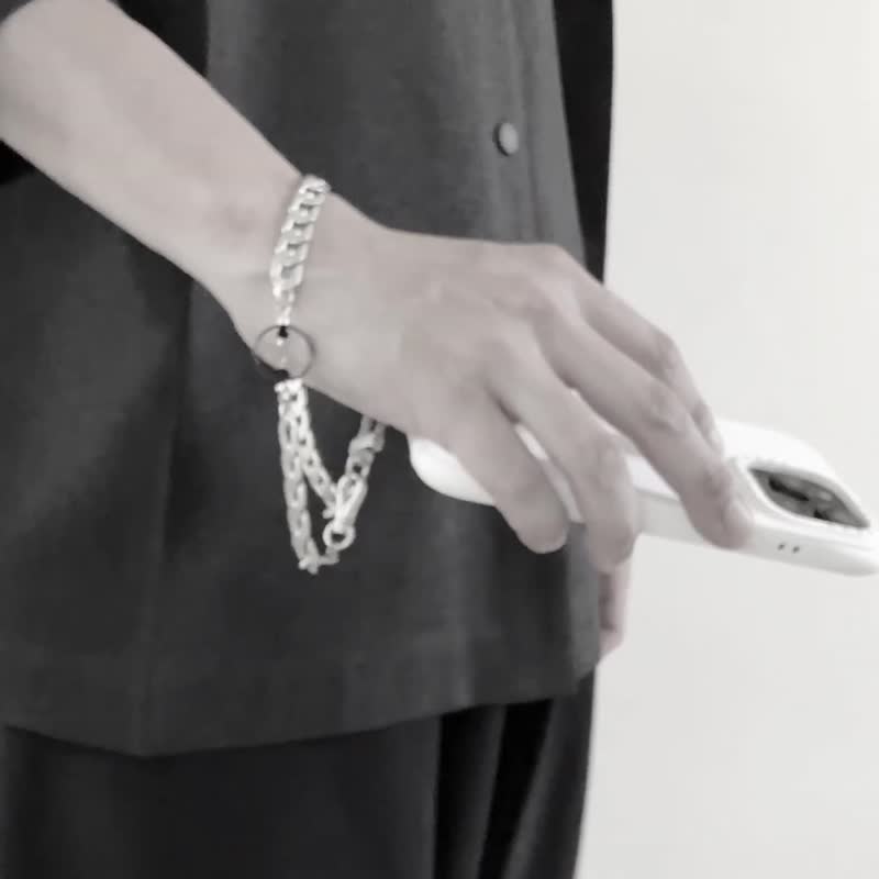 - Kyoku - 手机链/ iphone16 /手机挂绳/ 交换礼物 / 圣诞节 - 手机壳/手机套 - 铜/黄铜 灰色