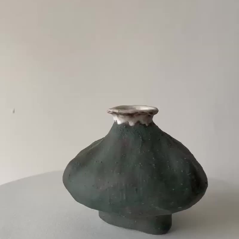 不规则三角花器 - 花瓶/陶器 - 陶 绿色