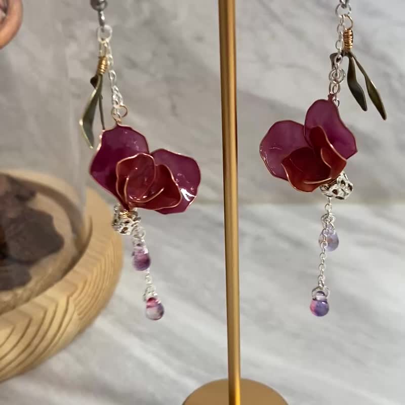 Jocelyn 水晶花饰品-紫藤花瓣耳环-紫红/造花液/树脂花/滴胶/耳饰 - 金工/饰品 - 树脂 紫色