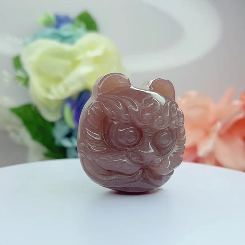 手工雕刻醒狮佘太翠豆沙红 喜财临门祥狮献瑞 手把件盘玩把玩吊饰 - 吊饰 - 玉石 多色