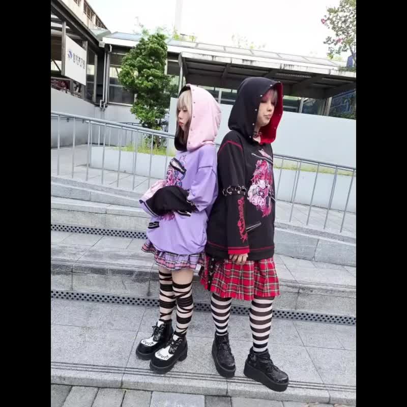 原创台湾刺青师小海绵绵联名魔发少女拉链开胸接袖连帽T恤JJ4068 - 中性连帽卫衣/T 恤 - 棉．麻 