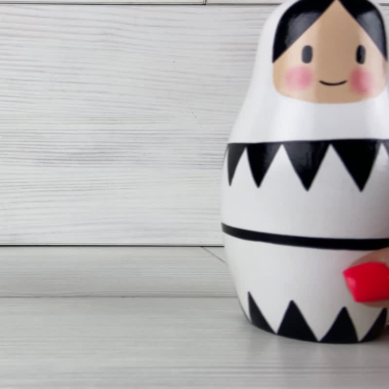 Black and White Nesting Dolls 7 pcs - Matryoshka Doll for Black and White Decor - 玩具/玩偶 - 木头 黑色