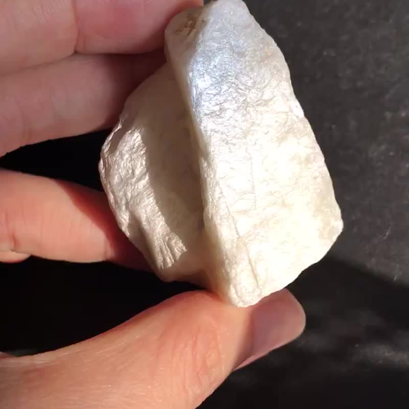 白色月光石 拉长石 双面光 手握 手把玩 水晶簇 水晶原矿 摆设 - 摆饰 - 水晶 银色