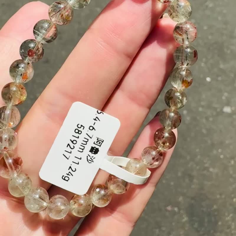 天然绿底阿鲁沙水晶6.4-6.7mm11.24g花瓣赤铁矿避邪挡灾化解忧郁 - 手链/手环 - 水晶 多色