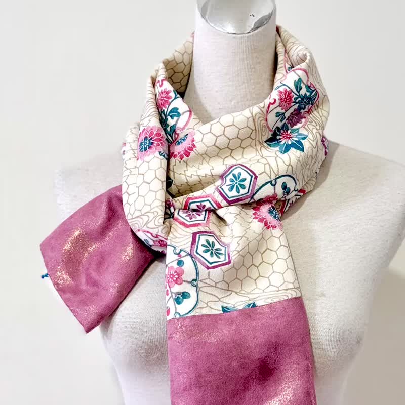 纯手作短版轻柔米白色和风粉红与蓝色四季纹样撞色围巾披肩 - 围巾/披肩 - 其他人造纤维 多色