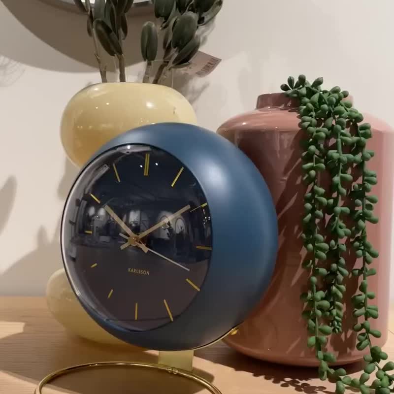 荷兰Karlsson, Table clock Globe green w. gold plated stand - 时钟/闹钟 - 其他金属 绿色