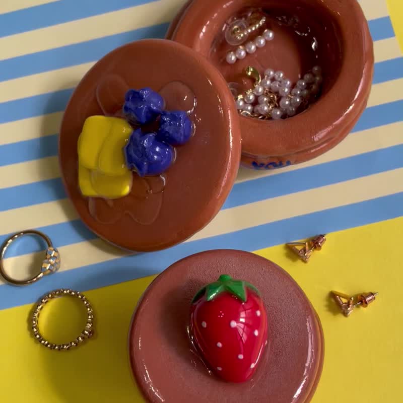 草莓煎饼饰品收纳盒 - 摆饰 - 粘土 咖啡色