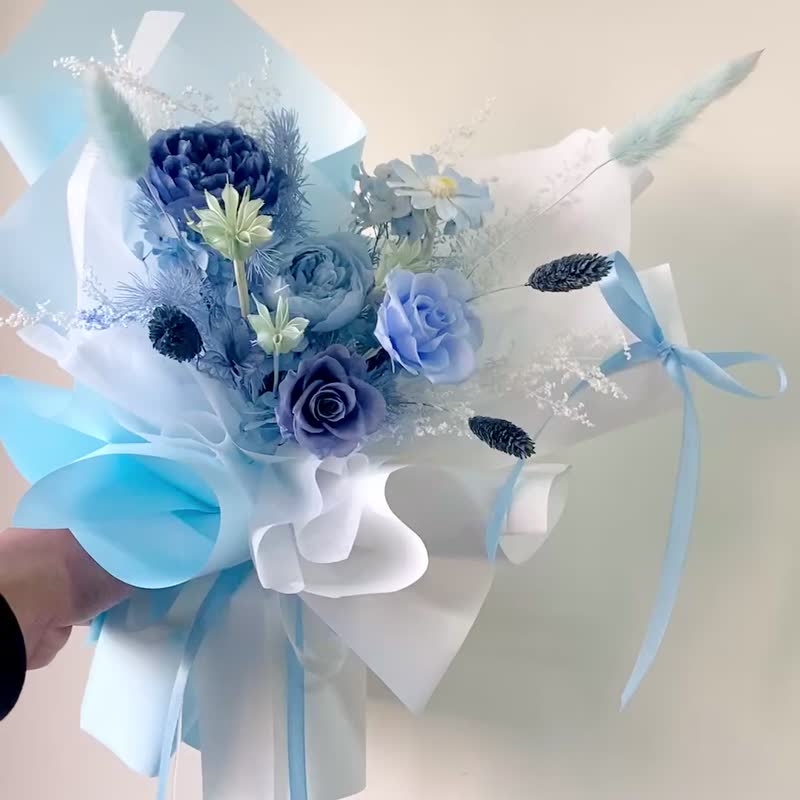 天蓝韩系永生玫瑰花束。流量爆款花束。求婚花束。奥斯汀玫瑰 - 干燥花/捧花 - 植物．花 蓝色