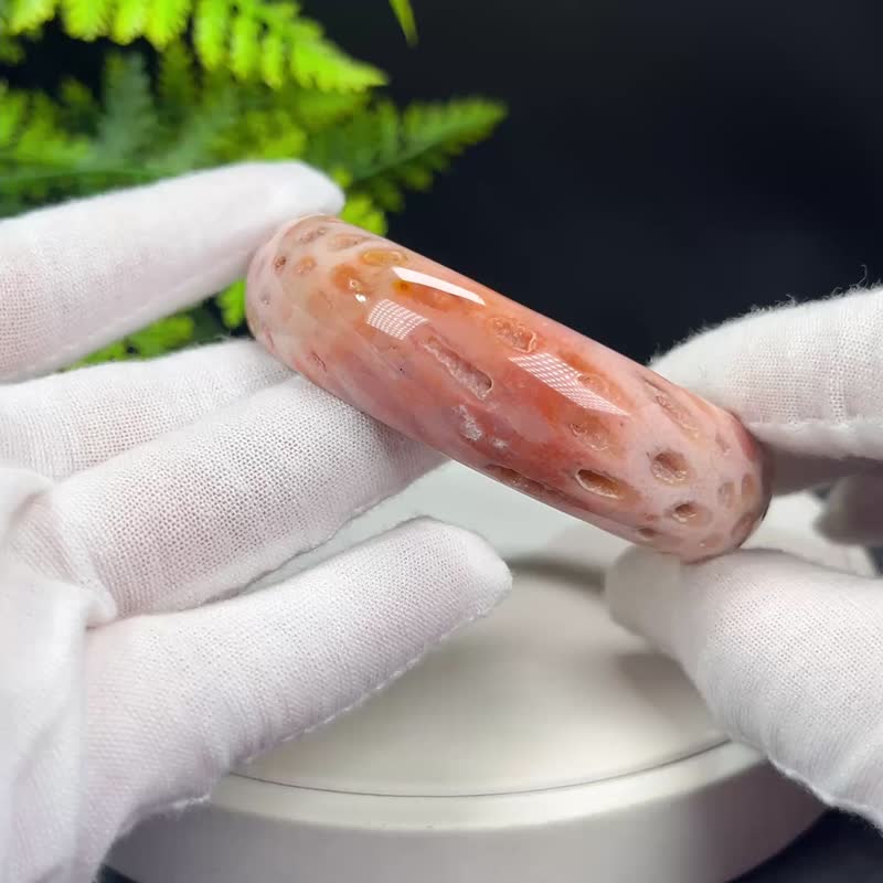 精美 珊瑚玉手镯 59MM 高瓷玉化橘粉晶洞凤尾纹 辟邪 远离负能量 - 手链/手环 - 玉石 