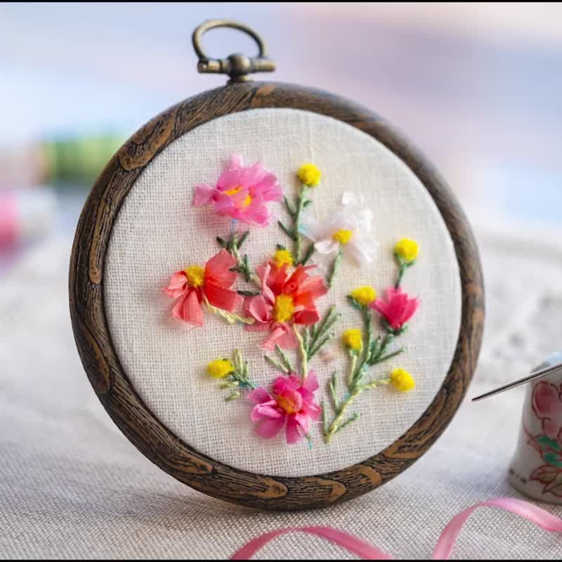 Cosmos flower embroidery production kit [Easy kit made with silk ribbon and molding Embroidery thread] - 编织/刺绣/羊毛毡/裁缝 - 绣线 粉红色